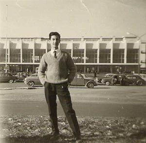 03 JEAN PIERRE DEVANT L AERODROME DE LA SENIA